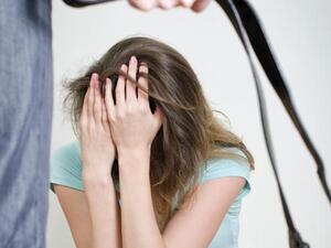 هناك مؤشرات تحذيرية عديدة تشير الى انك تعيشين في علاقة مسيئة
