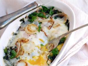 طاجن البيض مع أوراق اللفت والبصل