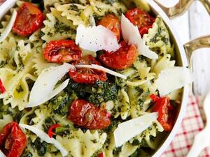 معكرونة بالثوم واللفت