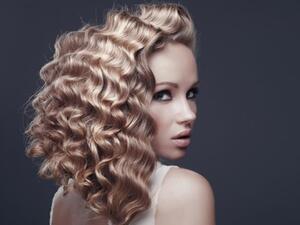 الشعر الصحي والمجعد هو الاكثر جاذبية 