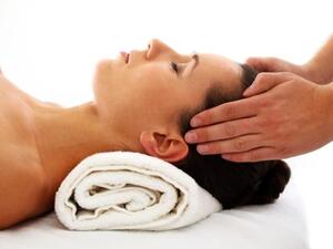 زيت الزيتون وزيت جوز الهند من الزيوت الرائعة والصحية التي تغذي فروة الرأس وتجلب الارتياح ايضا 