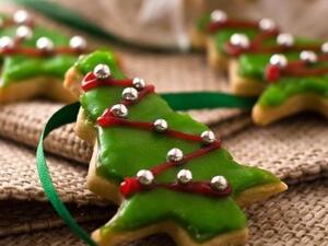 كوكيز شجرة عيد الميلاد بزبدة اللوز