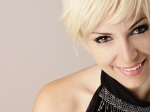 استعملي الكونسيلير والبودرة لاخفاء الشعر النامي ورسم حواجب انيقة ونظيفة