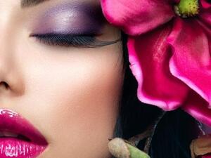 العديد من النساء يلجئن إلى الماكياج، وبشكل خاص الماسكارا التي تساعد على زيادة كثافة الرموش