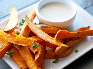 بطاطا حلوة مقلية مع صلصة الطحينية