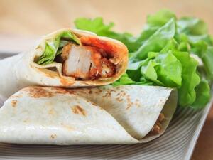 لفائف لحم الديك الرومي مع الجرجير