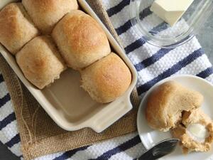 كرات خبز القمح الكامل