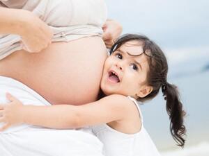 أطفال النساء البالغات المستقلات أكثر ذكاءا و هدوءا 