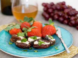 تمر المدجول بالجبن