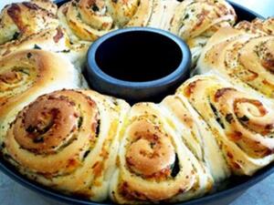 لفائف الخبز بالجبن والثوم  لفائف الخبز بالجبن والثوم