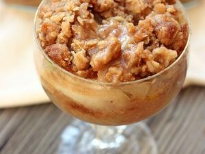 أكواب التفاح المقرمش بالقرفة 