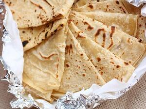 تعلمي طريقة صنع خبز الروتي الشهي