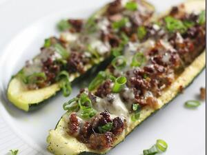 قوارب الكوسا المحشوة بالخضار