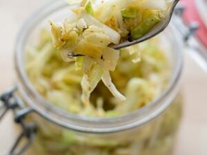 مخلل الملفوف الحار