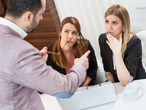 في بيئة عمل مهنية، ليس هناك ما يدفعك للصمت