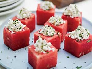 سلطة البطيخ والجبن