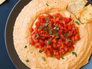 حمص بالفلفل الأحمر