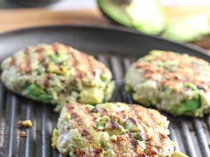 برغر الدجاج والأفوكادو