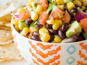 غموس الذرة والأفوكادو 