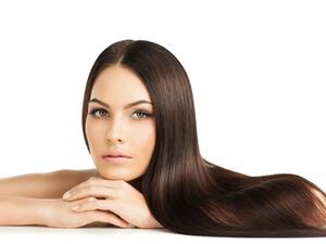 هنالك طريقة أسهل للعناية بشعرك دون تعرضيه للحرارة كل يوم!