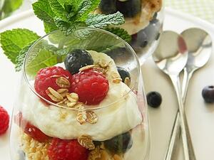 ترتب المكونات في الأكواب الزجاجية حتى تبدو متجانسة