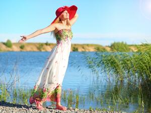 استمتعي بالطقس الدافئ ولكن تأكدي من حماية جسمك وبشرتك