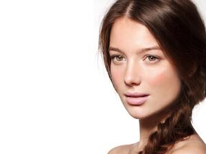 عند غسل شعرك بشامبو الشاي الأخضر، فإنك لن تحتاجين إلى استخدام كريم ملطف