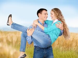 يقال بأن الكذب يصبح أسهل عندما لا يكون الشخص الأخر جالساً أمامك، ولكن يقال أيضا بأن حبل الكذب قصير،