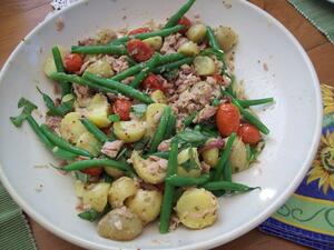 سلطة التونة بالفاصولياء والبطاطس