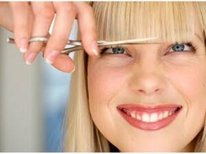 وجود شعر طويل أكثر من اللازم أمام عينيك يمنعك من الرؤية بشكل واضح