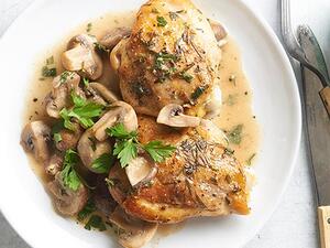 الدجاج والفطر مع الأعشاب العطرية