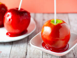 حلوى التفاح بنكهة الفراولة