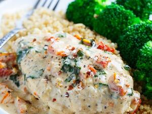 دجاج بكريمة البارميجان والطماطم المجففة