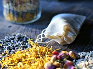 فكرة جديدة لصنع جرار من الاعشاب الجافة