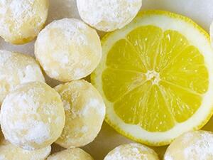 كرات الشوكولاتة البيضاء الليمون