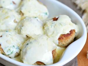 كرات اللحم مع صلصة البارميزان