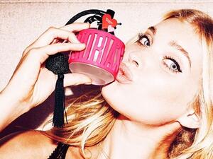 لوف مي مور للفتاة المرحة 