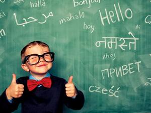 يبدو أن الأداء المتفوق في هذه المهام المتضاربة يعود إلى ثنائية اللغة