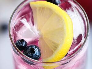 عصير الليمون بالتوت