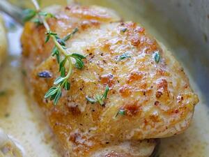 قطع الدجاج بالثوم والزعتر