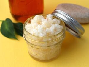 مقشر طبيعي للاقدام