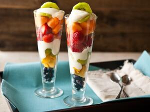 سلطة الفواكه بالقشطة