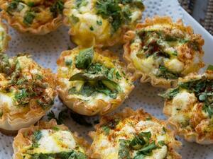 أكواب فيلو جبن الماعز  والسبانخ