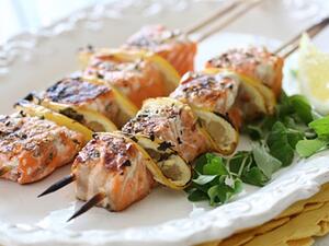 كباب السلمون المشوي