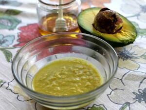  قناع الأفوكادو والعسل للشعر