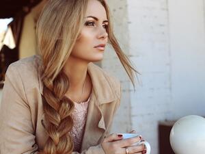 الأمشاط الواسعة هي أكثر لطفا لفك تشابكات الشعر، تجنبي الفرشاة