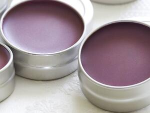 مرطب الشفاه من شمع العسل