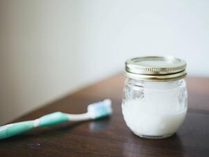 مبيض الاسنان المنزلي طريقة سهلة للحصول على اسنان بيضاء