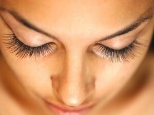 الرموش ليست إضافة تجميلية للعيون بل هي أساسية لأنها تحمي العيون من المخاطر الخارجية