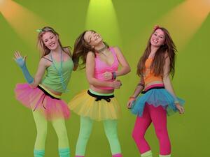 عودة الوان النيون الى الموضة